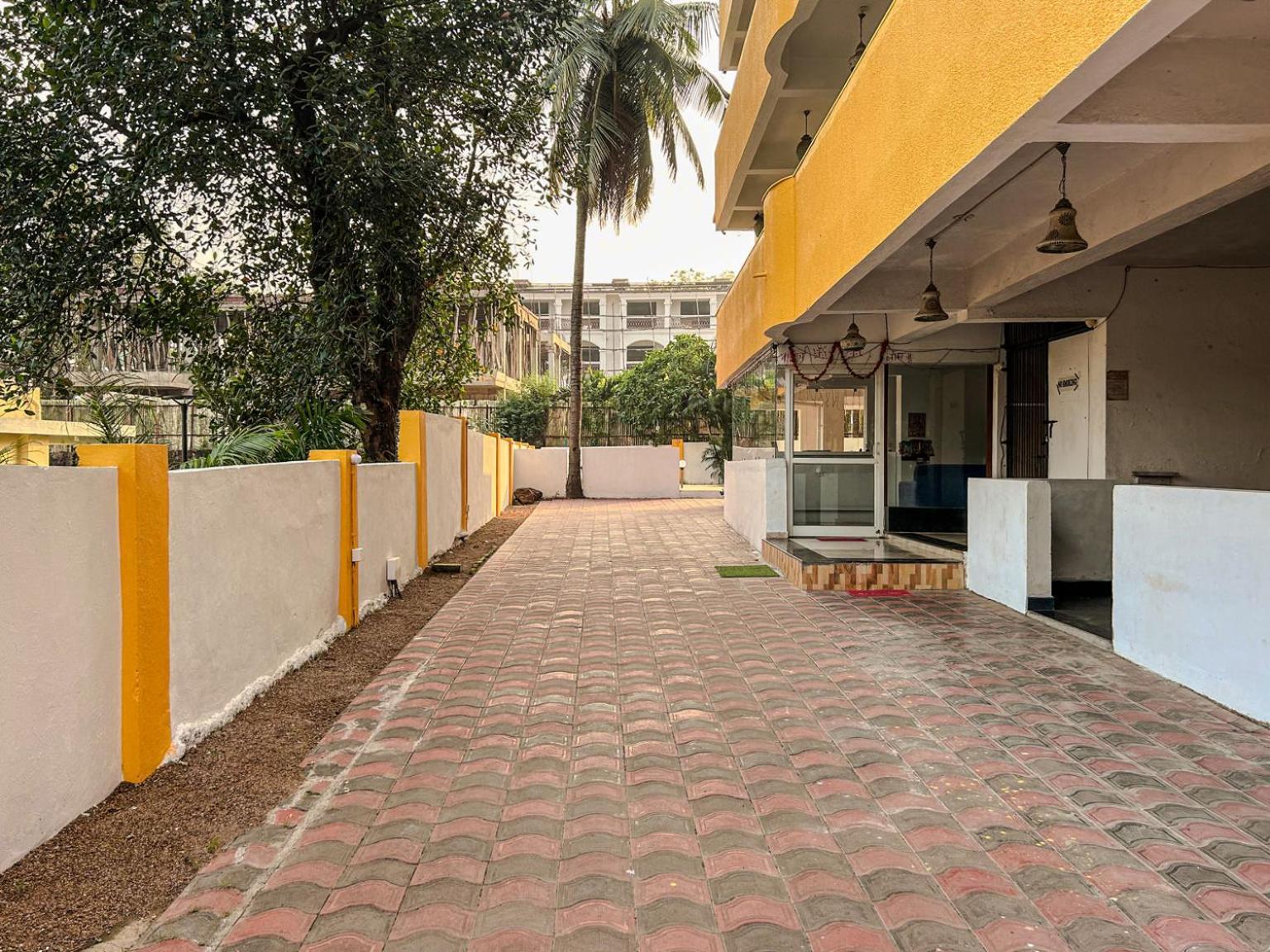 La Costa Residency Hotel Anjuna Exterior photo