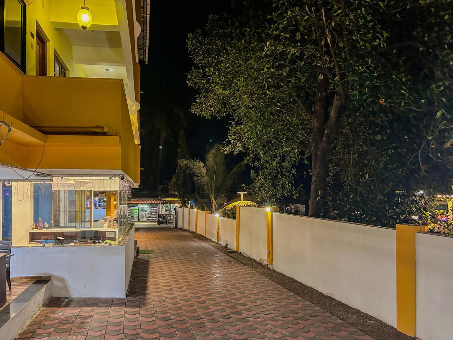 La Costa Residency Hotel Anjuna Exterior photo