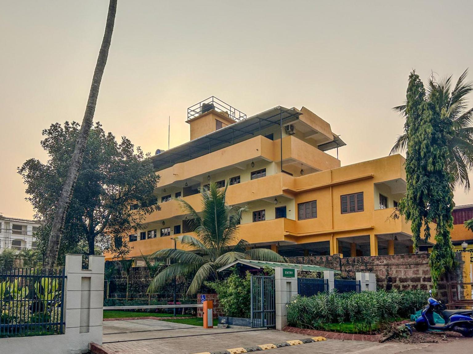 La Costa Residency Hotel Anjuna Exterior photo