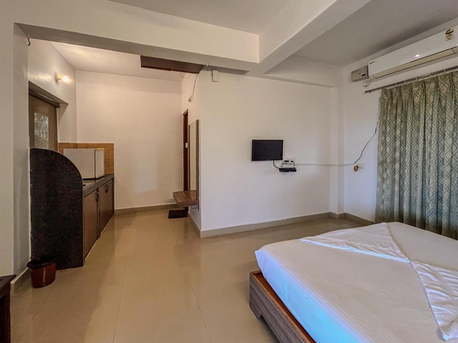 La Costa Residency Hotel Anjuna Exterior photo